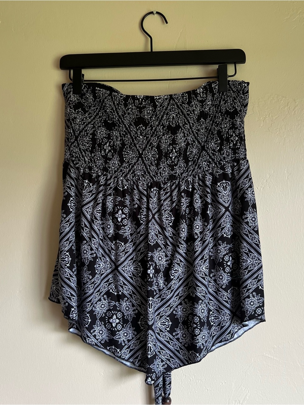 Black Strapless Bandana Print Top with Tie - Picture 4 of 6